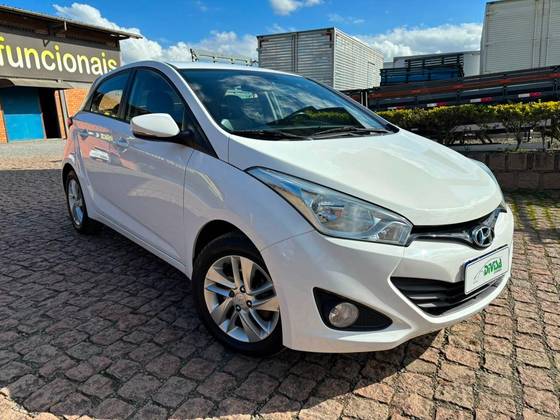 HYUNDAI HB20 1.6 PREMIUM 16V FLEX 4P AUTOMÁTICO HYUNDAI HB20 1.6 PREMIUM 16V FLEX 4P AUTOMÁTICO